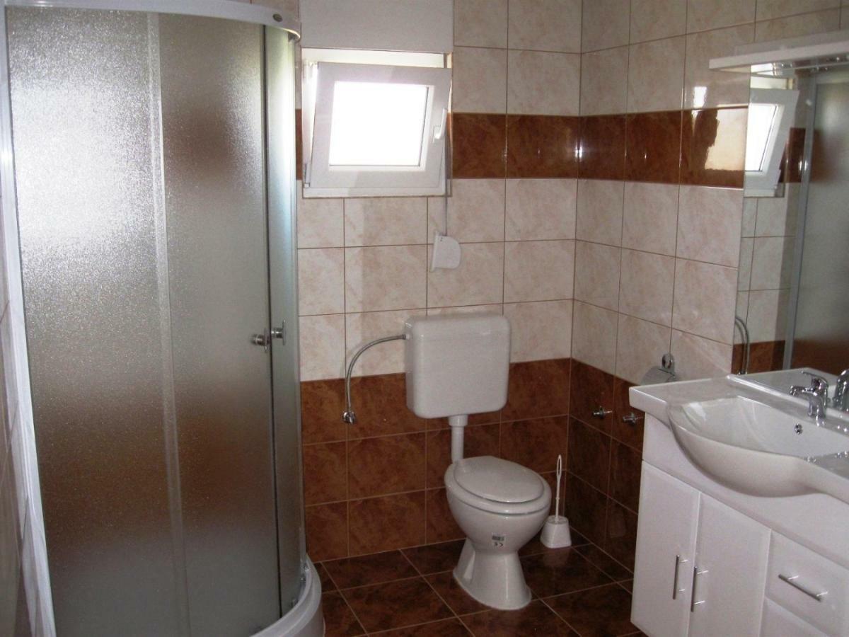 Apartmani Vjeko ヴィル エクステリア 写真
